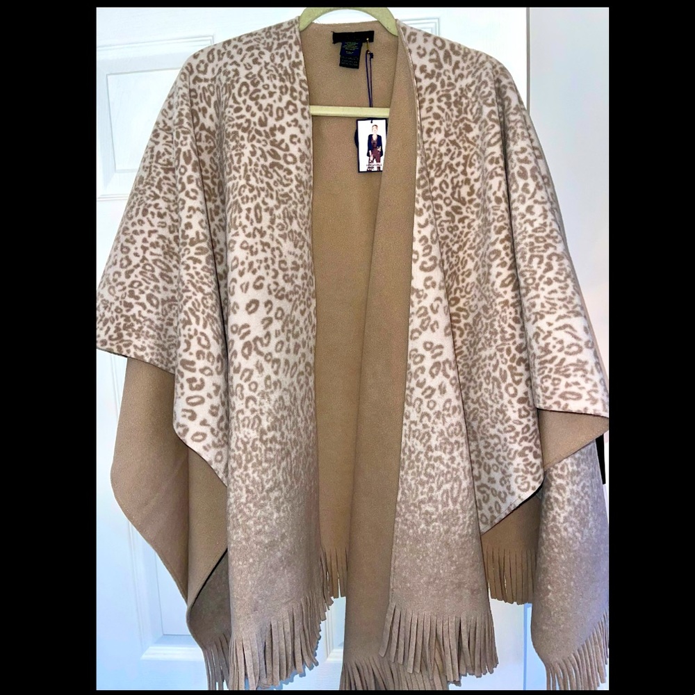 NWT Rachel Roy Reversible Fleece Poncho/ Shawl Tan/White Leopard Print